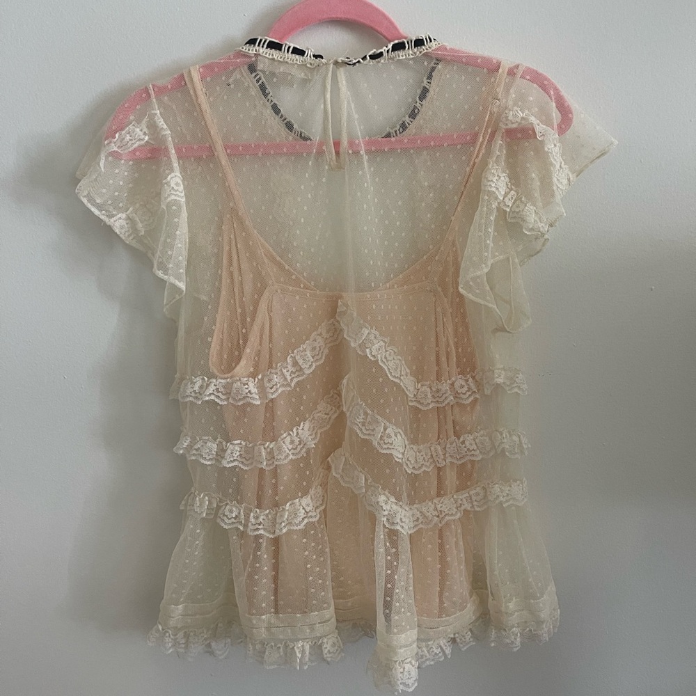 Forever That Girl size M beautiful lacy top with frill detailing and undershirt - Picture 2 of 5